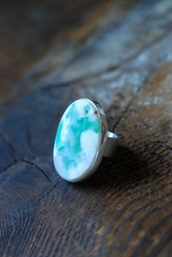 Chrysopal Glowing Green Ring