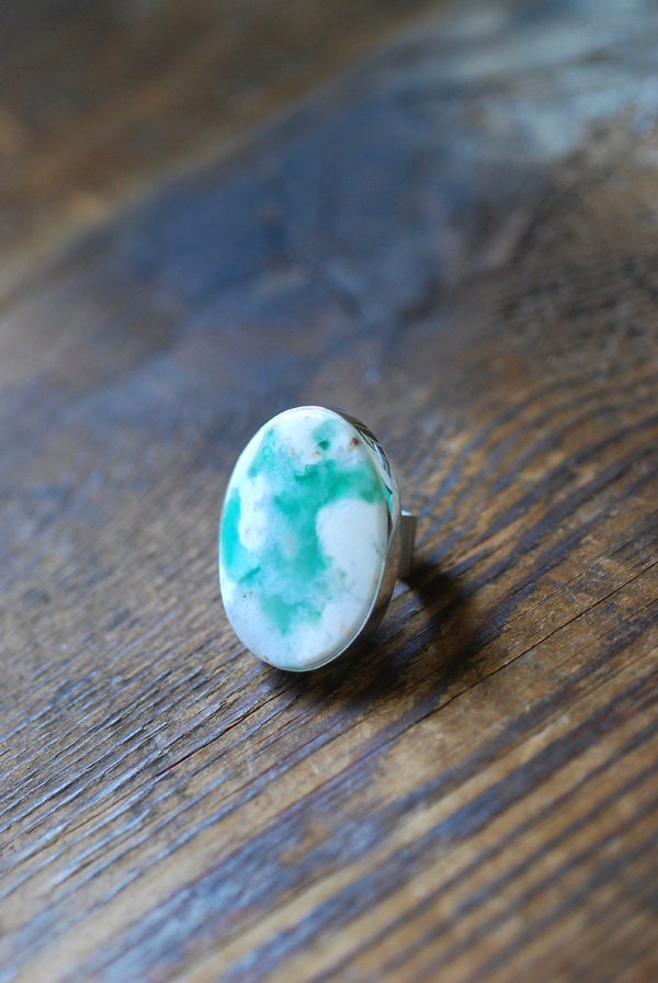 Chrysopal Glowing Green Ring