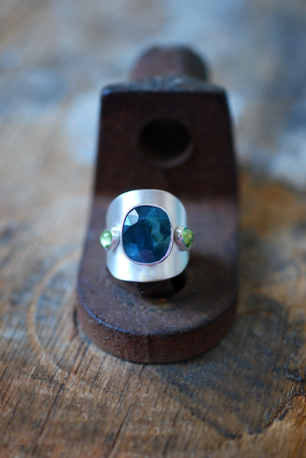 Velvet Grandidierite And Peridot Etrurian Ring