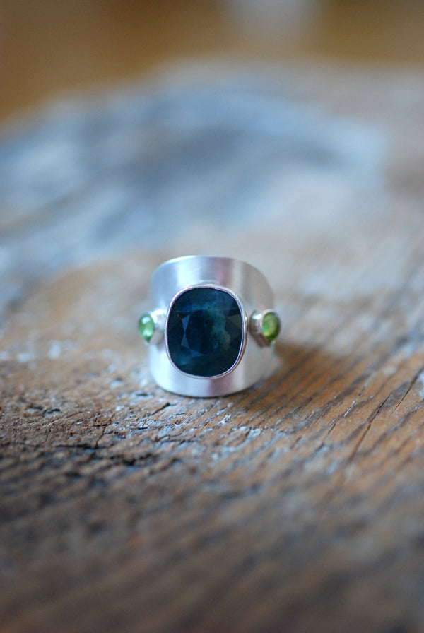 Velvet Grandidierite And Peridot Etrurian Ring
