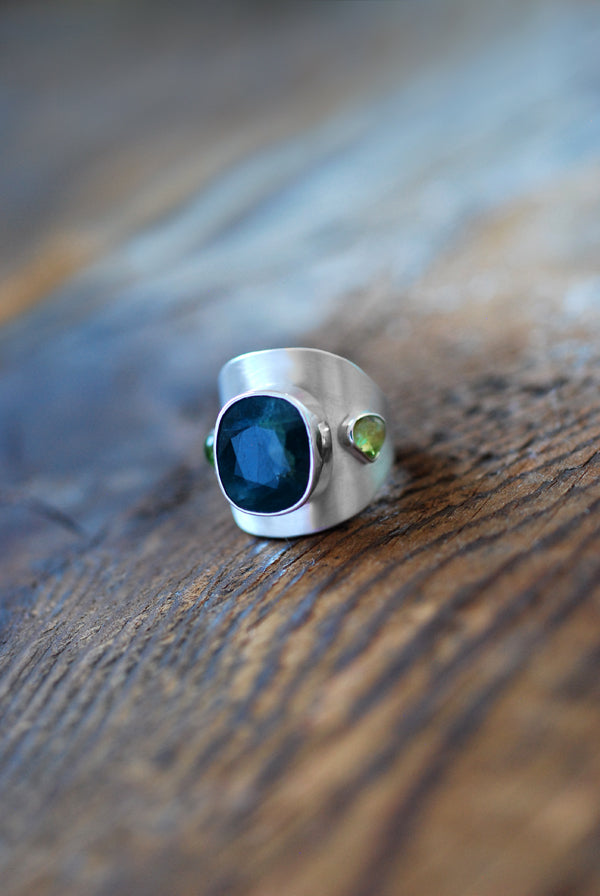 Velvet Grandidierite And Peridot Etrurian Ring