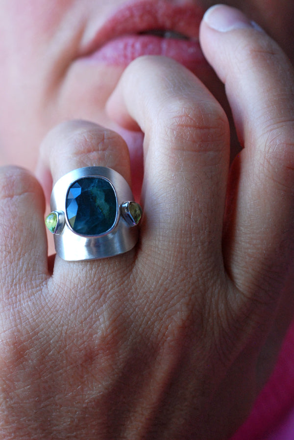 Velvet Grandidierite And Peridot Etrurian Ring